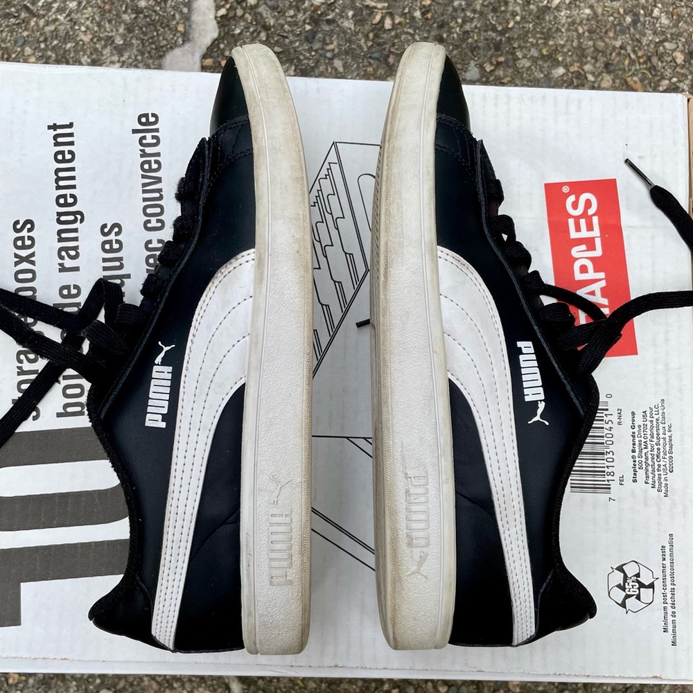 Puma Smash v2 Sneakers in black. Men’s size 8. Near mint